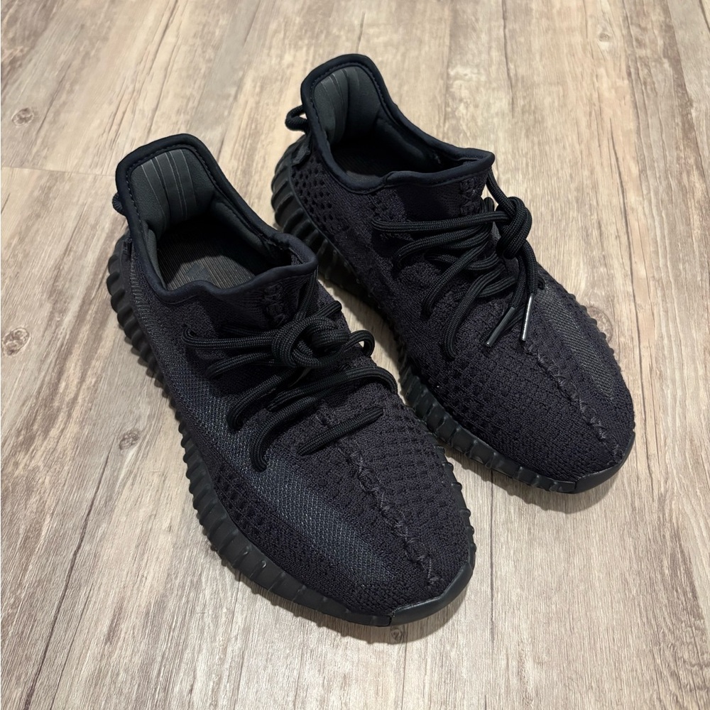 Yeezy Boost 350 Size 5.5Y (Women’s 7) | Black (Onyx)
